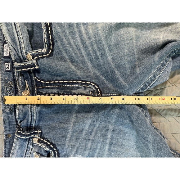 Miss Me Boyfriend Straight Leg Fit Faded and Distressed Jeans Size‎ 31 Large - Picture 7 of 9